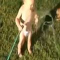 第一次讓小寶寶和狗狗去草地玩，可誰知玩的這麼大(影+圖)