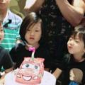 劉畊宏兒子7歲生日，劉宇恩留長發babygirl，三兄妹同框越來越像