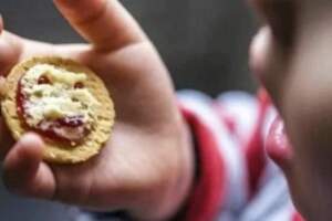 一點「零食」都不給孩子吃，是好還是壞?專家：零食≠垃圾食品