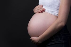 懷孕6個月因男友媽媽想要低收資格不能結婚？還表明要搶孩子監護權，男友也站在父母那邊還找藉口提分手！