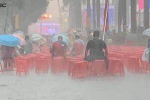 雨中背影哥氣勢凜然 黃暐瀚解析背後意義