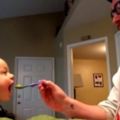 這個媽媽一開始很好奇「怎麼寶寶只讓爸爸喂青菜」，接著再看下去她才秒懂又超佩服爸爸！
