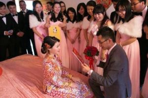 女兒結婚我給15萬，兒子結婚時女兒給了個紅包，拆開我愣住了