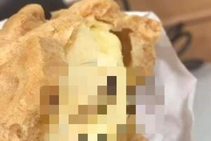 泡芙大顆內餡飽滿，一口咬下居然有脆脆的口感？？她試著安慰自己，卻被網友說出殘酷事實！