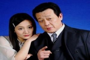 62歲影星寇世勳和兩個老婆近照：後悔娶兩老婆，太累了！