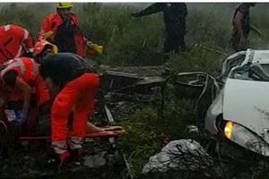 大橋暴雨中坍塌砸民宅意10車墜落恐數十死