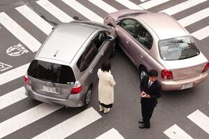 她車禍被撞以後「做錯了一件事」讓她付出幾十萬的代價！連警察也只能搖搖頭，趕快警惕大家！