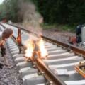 當「瑞典鐵路工人要焊接鐵軌」時大家還不覺得會有什麼看點，但接下來他們的「高危險行為」就令所有人傻傻張開嘴巴…