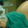 產婦順產雙胞胎後，醫生直呼第一次見，穿著「衣服」出生的寶寶！！