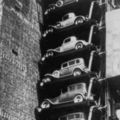 13張稀有舊照片帶你見證「立體停車庫的進化史」，它的存在居然在1920年就開始了！