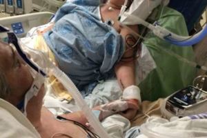 縱使他全身插管在臨終前依舊選擇來到妻子病床前「牽手」道別，惹哭一票網友