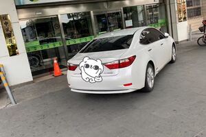 眼見不一定為憑！發現醫院大門被汽車擋住，正義網友想要PO網公審，卻發現事實跟看到的不一樣！