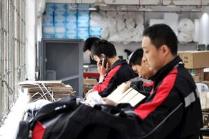 富豪男「默默當快遞員」覺得新鮮好玩　同事7年後幫忙搬家才得知：他房產超多
