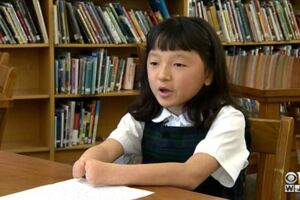 10歲小妹奪全國寫字比賽冠軍　大家見本尊超驚訝：沒手也能寫那麼美！