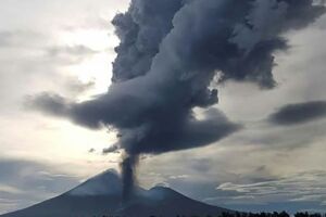 巴布亞紐幾內亞火山1日清晨噴發！附近居民撤離