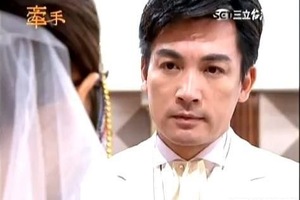 	50歲本土劇演員「伊正」1年內結婚又生子，低調趕進度的他「小16歲嫩妻」曝光！原來「她」就是…