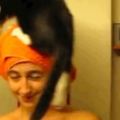 網友每次洗完澡貓咪都要跳到她的頭上趴著這麼粘人也是醉了