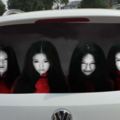 這些人受不了一直被車後的白目駕駛用遠光燈狂照，於是決定用「最猛」的女鬼反光貼紙反擊！