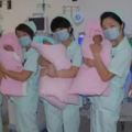 26歲孕婦剖腹產下五胞胎，看到孩子性別，連產科醫生都驚訝了