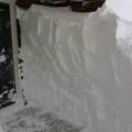 25張照片告訴你加拿大東部的暴風雪有多嚴峻！房子幾乎都被埋在雪堆裡的景象，讓人看得心都寒了。