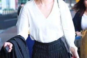 高圓圓穿這樣遇大叔要簽名，霍思燕胖的脖子都沒了，只有48歲的她最美！