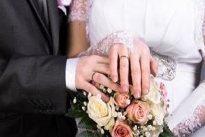 繼父讓哥輟學供我讀大學，我結婚他不參加，回老家卻揭開一段隱情