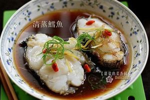 清蒸鱈魚只需蒸一蒸，就能鎖住肉質鮮甜入口即化！