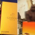 姊姊託他買GODIVA的巧克力，他誤聽帶回的「超奇葩巧克力」害我狂笑到家人都來關切了！