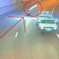 【影片】摩托車騎士要小心！看見鬆散捆綁貨物的車輛記得「閃」