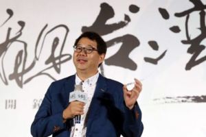 齊柏林墜機15天開展，太太首度露面向亡夫淚喊：「還在等你回家...」民眾忍不住鼻酸拭淚！