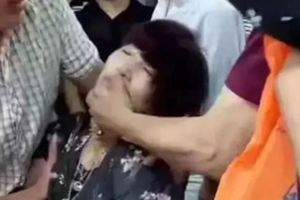 江西遊客瑞麗試戴30萬手鐲沒拿穩，碎了！當場......
