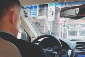 她好奇問計程車司機「大熱天為什麼還穿整套西裝」，結果司機大哥超意外的回答讓大家都噴淚了！