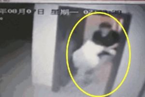 驚魂90秒！男子欲強拽女子進屋行不軌，幸好房東來了！否則後果不堪設想……
