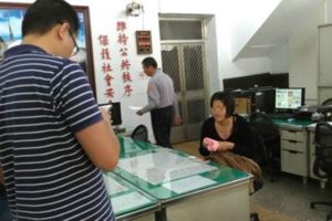 日女遊台錯過班機沒錢回家員警「自掏腰包助返國」，新聞播出後日本網友卻齊聲撻伐！