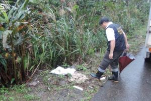 懸賞10萬緝凶！基隆郊區驚見「123袋麵粉袋」裝滿狗骨頭，疑300隻流浪狗遭「虐殺烹煮食用」後丟棄