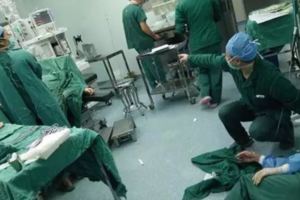 痛心！急診醫生一晚接診40人後猝死，留下兩個孩子小的才5個月