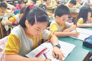 恐怖老師！竟拿熱水壺「燙醒」小學生