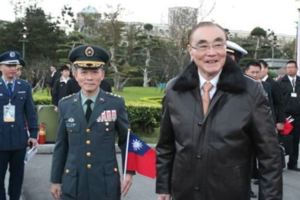 先前留任自信滿滿台國防部長馮世寬將卸任