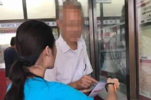 同一個號碼簽30年！　阿伯退休後中頭獎9915萬　他的反應讓女兒無法相信