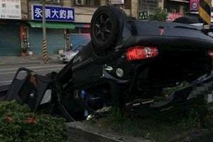 樹斷、車翻撞成廢鐵爛醉男恐成殘廢