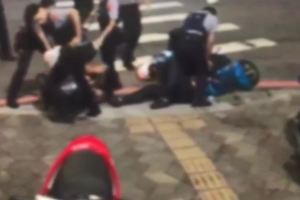 18屁孩包圍派出所叫囂　被制伏一秒變俗辣