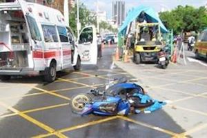 男大生遭工地圍籬波及車禍亡高科大將先致畢業證書