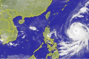 強度穩定增強中，「康芮」最快周二變強颱！彭啟明：可能比「潭美」更接近台灣！
