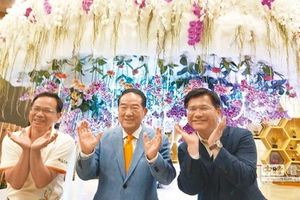 宋楚瑜參訪肯定花博避談挺誰