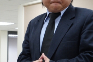 王世堅轟口譯哥：不要跟柯文哲一樣得了便宜還賣乖