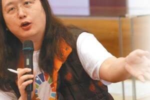 控唐鳳家暴 女友po文再酸：家暴頻傳是上行下效？