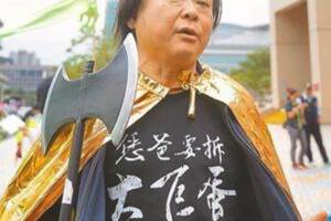 王世堅又發威！怒嗆柯「一日雙城」：騎到靈骨塔就可以！