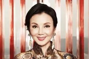 她23歲嫁入豪門生5子，拿3億多分手費，今62歲活成40歲