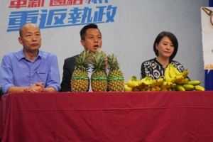 黨內僅2人幫他 韓國瑜這張照片讓網友心好痛！
