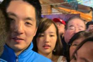 代父輔選熱情民眾追 韓冰一度躲進派出所